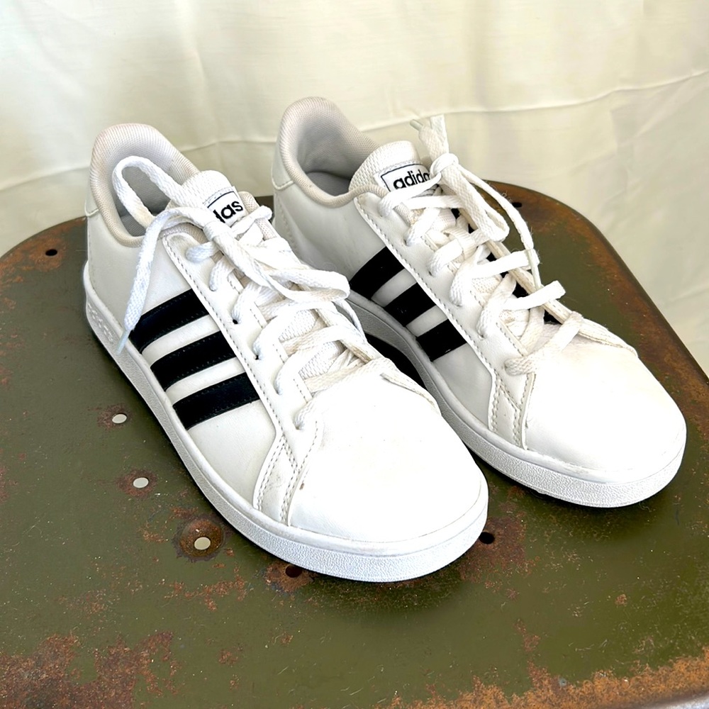 Youth Size 3, Adidas Grand Court Sneaker